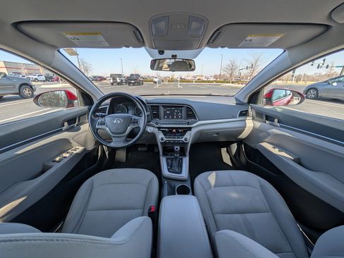 Used 2017 Hyundai Elantra SE w/ SE A/T Tech Package 03 image 4