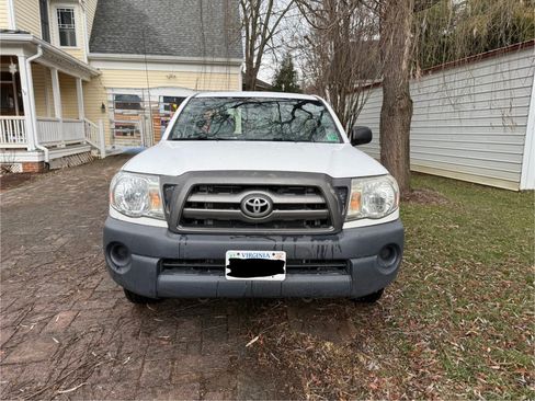 Used 2010 Toyota Tacoma 2WD Regular Cab image 2