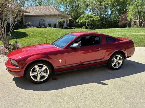 Used 2008 Ford Mustang Premium RWD image 2