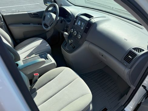 Used 2014 Kia Sedona LX image 14