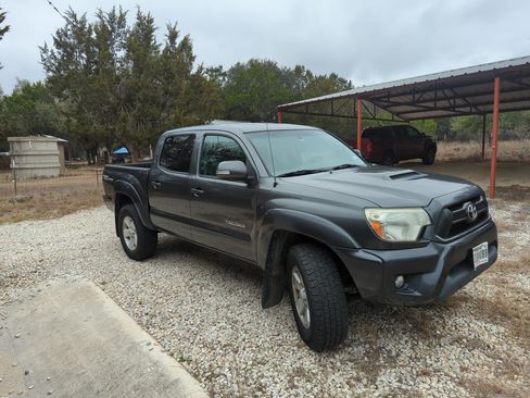 Used 2015 Toyota Tacoma Pickup 4D 5 ft w/ TRD Sport Package image 4