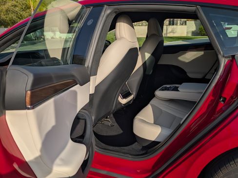 Used 2022 Tesla Model S Standard Range image 12