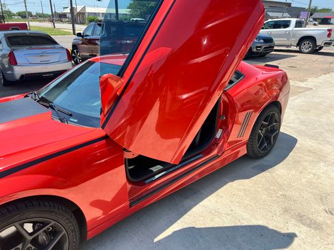 Used 2010 Chevrolet Camaro SS w/ LPO, Ground Effects Package image 2