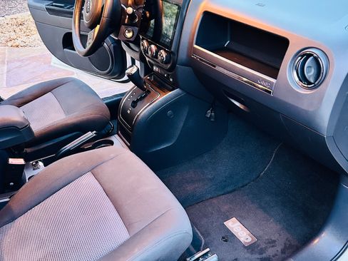 Used 2011 Jeep Compass Latitude image 12