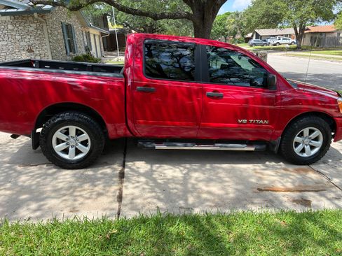 Used 2010 Nissan Titan SE w/ SE Value Truck Pkg RWD image 4