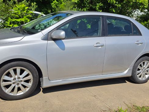 Used 2010 Toyota Corolla S FWD image 3