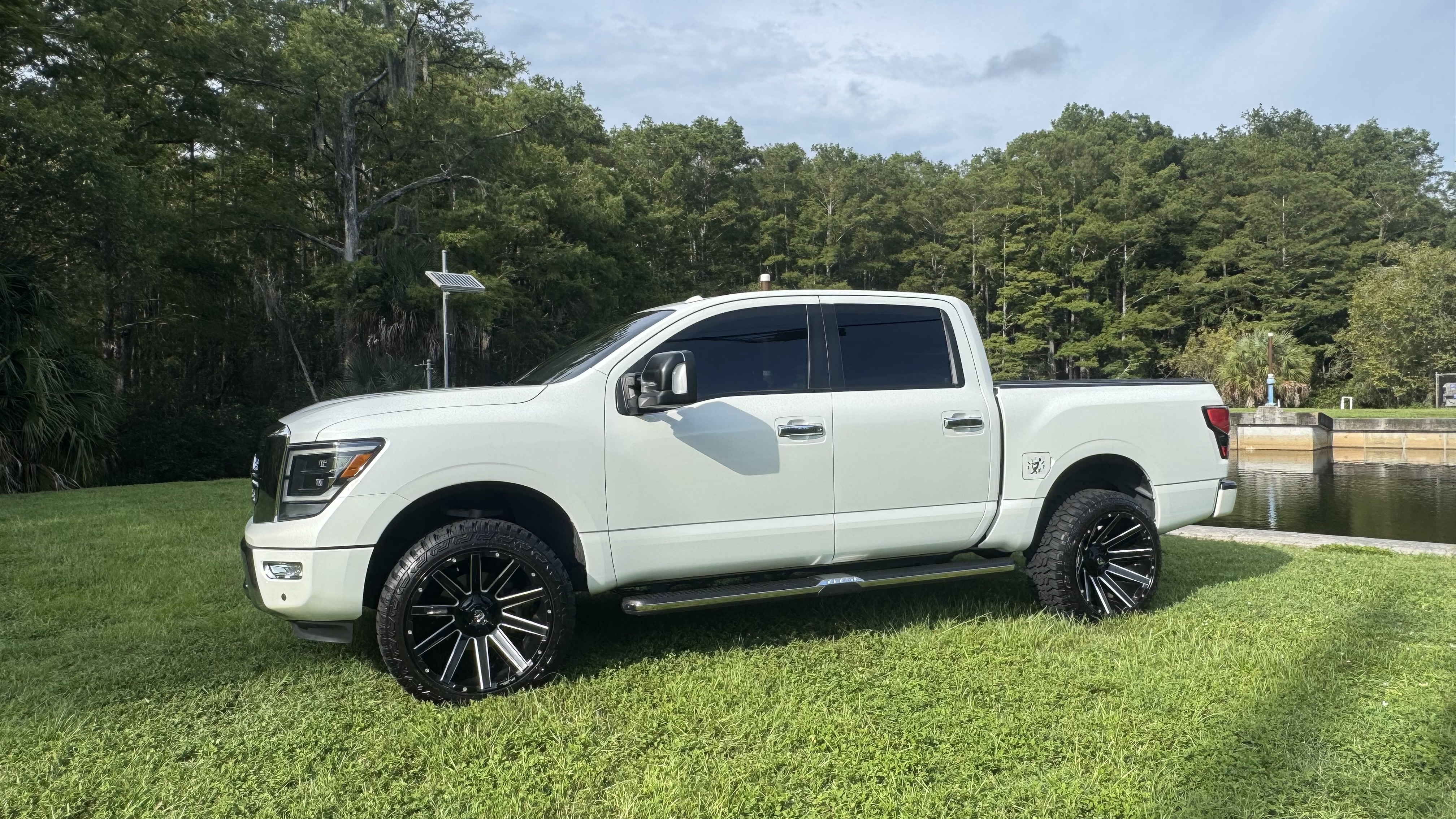 Used 2020 Nissan Titan SL w/ Moonroof Package AWD/4WD image 1