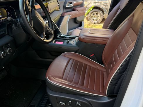Used 2024 GMC Sierra 3500 Denali Ultimate AWD/4WD image 12