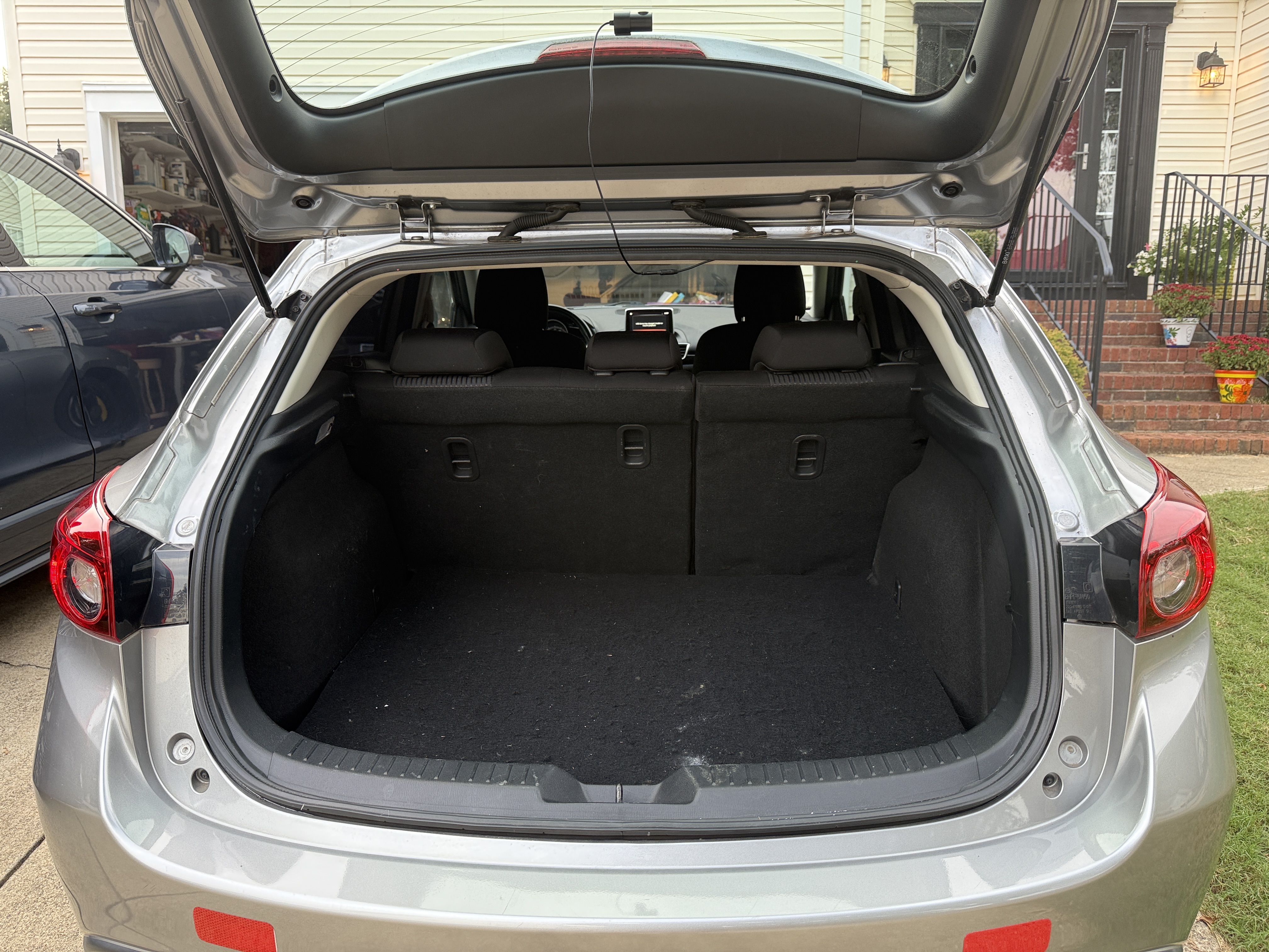 Used 2016 MAZDA MAZDA3 i Touring FWD image 9