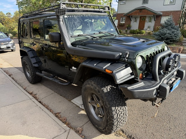 Used 2010 Jeep Wrangler Unlimited Rubicon w/ Dual Top Group AWD/4WD image 5