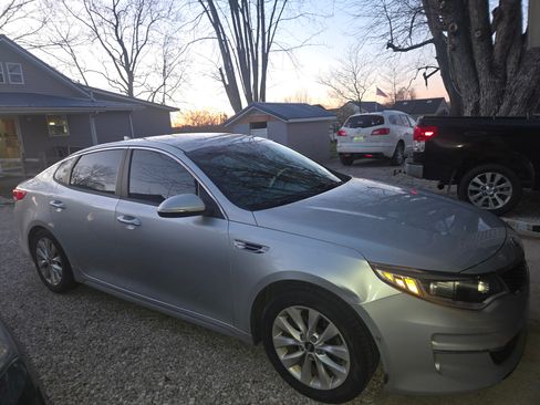 Used 2017 Kia Optima LX image 5