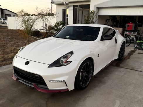 Used 2015 Nissan 370Z NISMO image 10