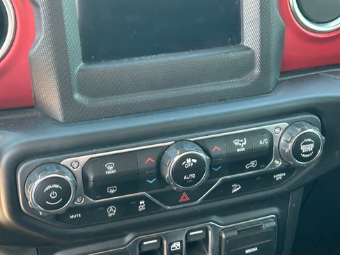 Used 2020 Jeep Wrangler Unlimited Rubicon AWD/4WD image 12