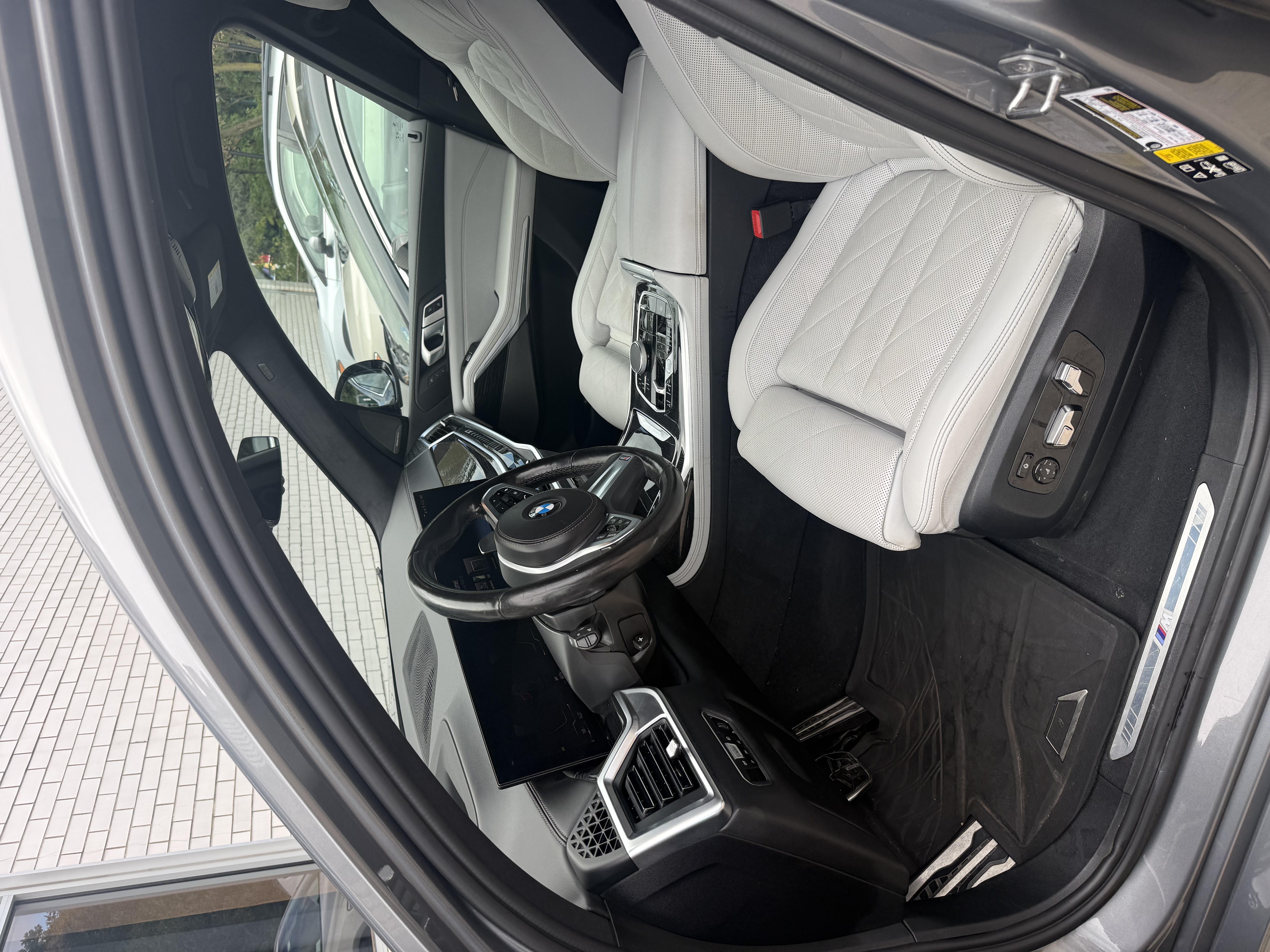Used 2023 BMW X7 xDrive40i w/ M Sport Package AWD/4WD image 11
