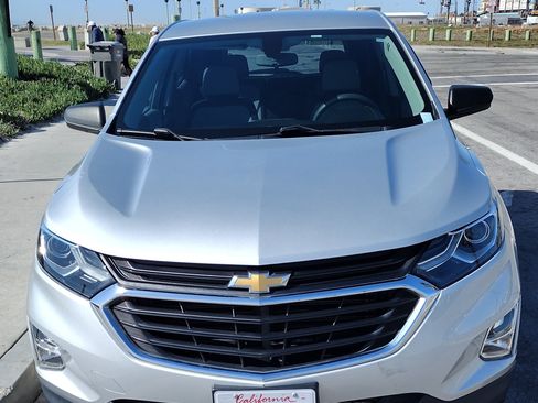 Used 2018 Chevrolet Equinox LS image 2