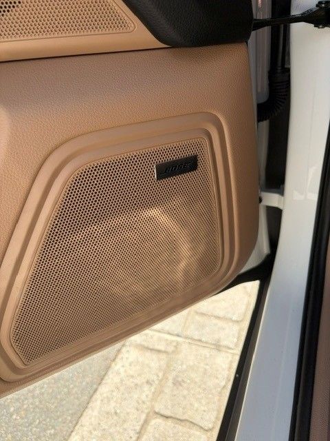 Used 2022 Porsche Macan AWD/4WD image 25