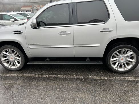 Used 2014 Cadillac Escalade Platinum AWD/4WD image 2