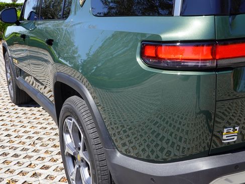 Used 2023 Rivian R1S Adventure image 6