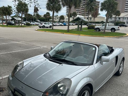 Used 2002 Toyota MR2 image 12