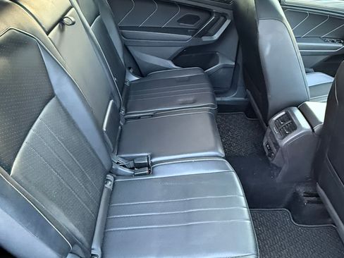 Used 2022 Volkswagen Tiguan SE R-Line image 18