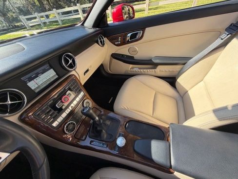 Used 2014 Mercedes-Benz SLK 250 image 19