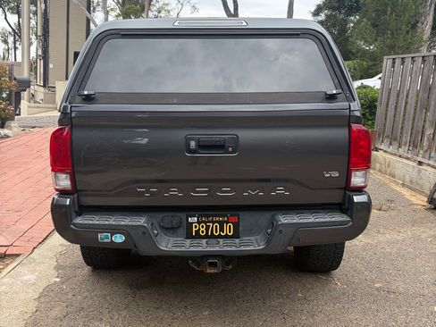 Used 2016 Toyota Tacoma TRD Off-Road w/ Premium & Technology Package AWD/4WD image 16