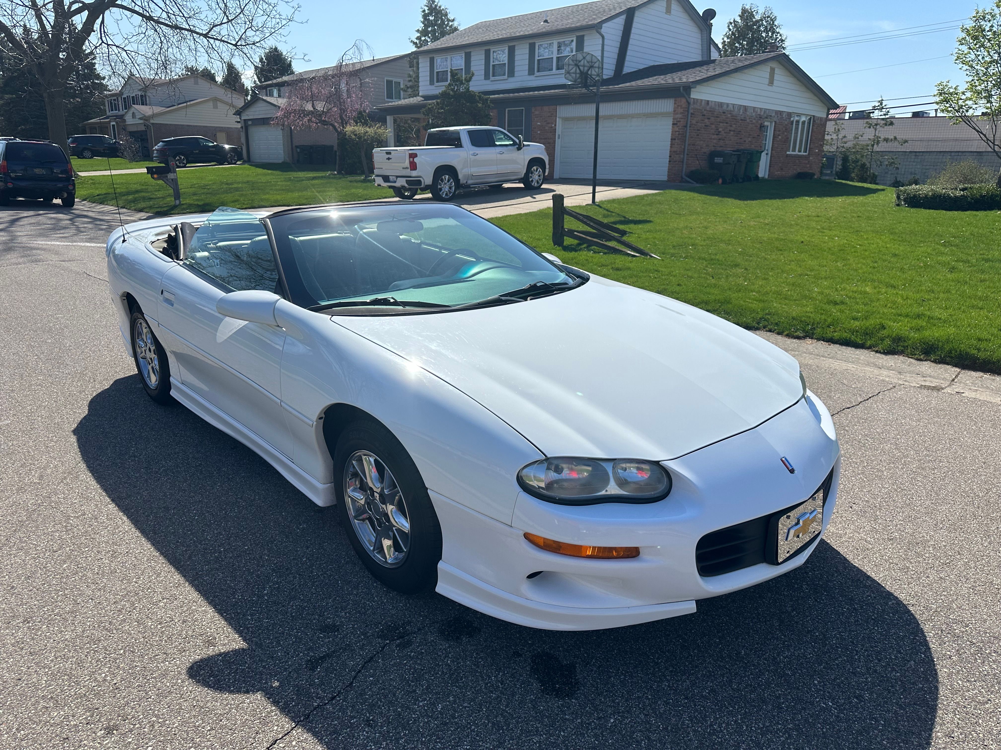 Used 2001 Chevrolet Camaro LT w/ Sport Appearance Pkg RWD image 1