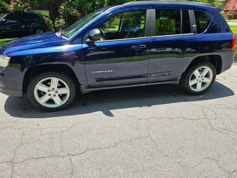 Used 2012 Jeep Compass Limited AWD/4WD image 2