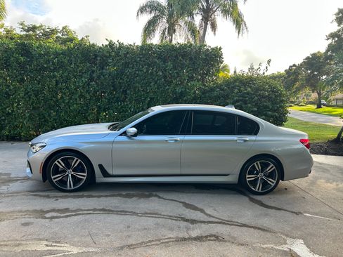 Used 2019 BMW 750i image 5