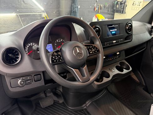 Used 2019 Mercedes-Benz Sprinter 2500 image 5