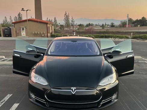 Used 2014 Tesla Model S Sedan 4D image 8