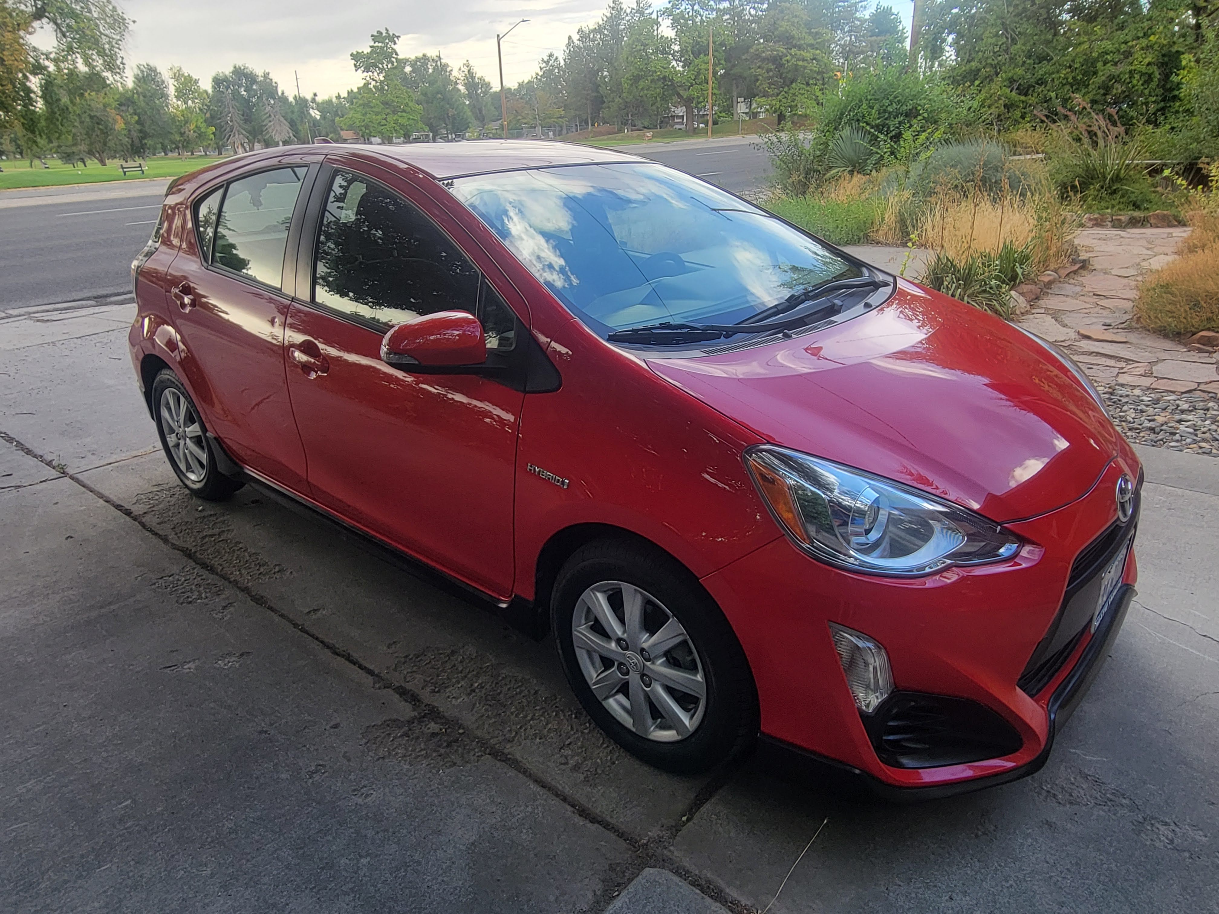 Used 2017 Toyota Prius C Three FWD image 4