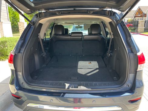 Used 2013 Nissan Pathfinder Platinum w/ Platinum Premium Pkg image 12