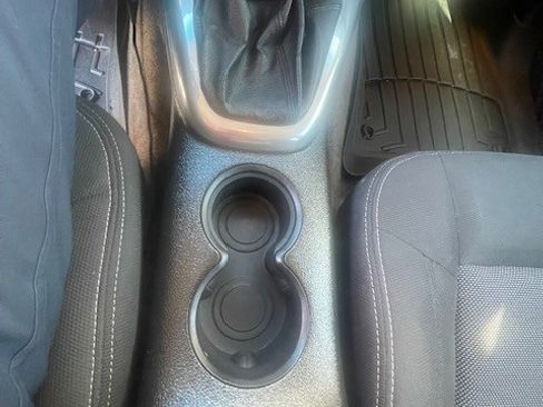 Used 2010 HUMMER H3 image 12