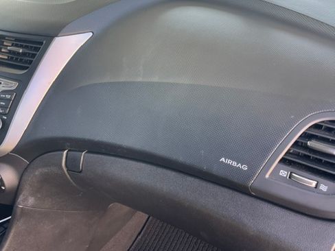 Used 2017 Hyundai Accent SE FWD image 25