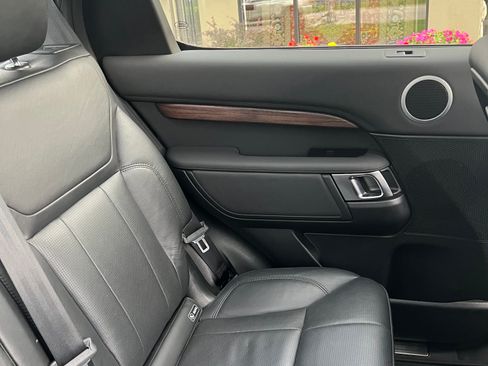 Used 2020 Land Rover Discovery HSE image 17