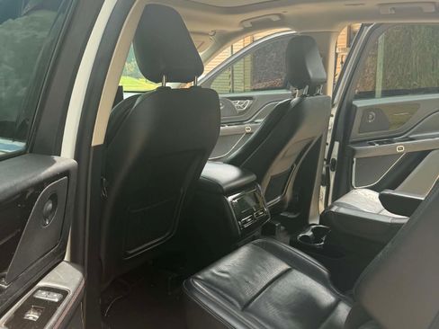 Used 2021 Lincoln Aviator Reserve w/ Equipment Group 208A RWD image 12