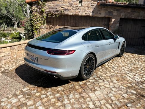 Used 2018 Porsche Panamera 4S AWD/4WD image 1