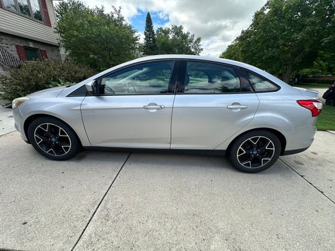 Used 2012 Ford Focus SE w/ SE Sport Pkg FWD image 5