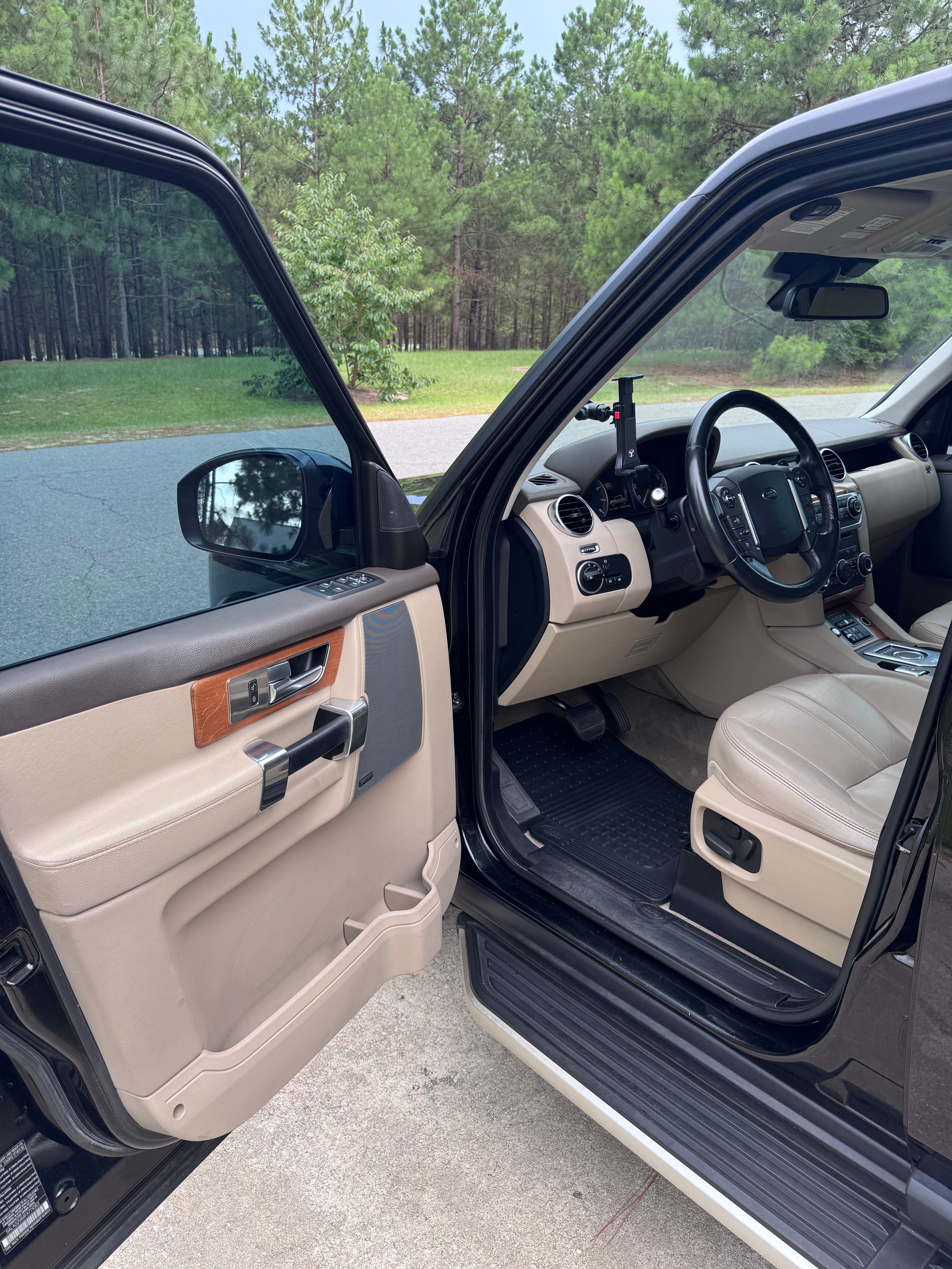 Used 2015 Land Rover LR4 HSE AWD/4WD image 11