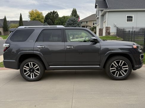 Used 2018 Toyota 4Runner Limited AWD/4WD image 2
