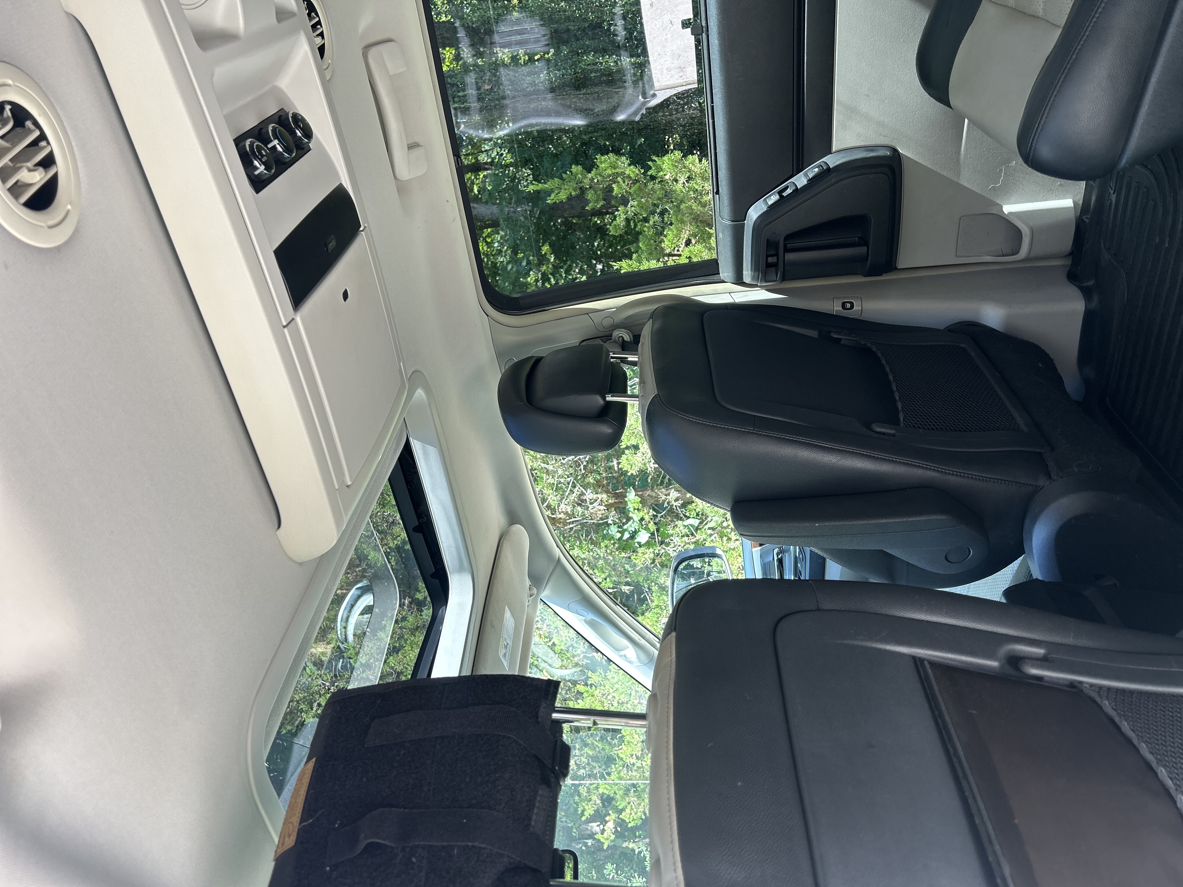 Used 2010 Chrysler Town & Country Touring Plus w/ Safetytec Group FWD image 17