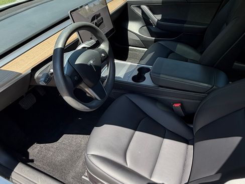 Used 2023 Tesla Model 3 Standard Range RWD image 8