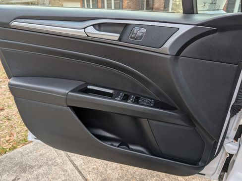 Used 2016 Ford Fusion Titanium image 11