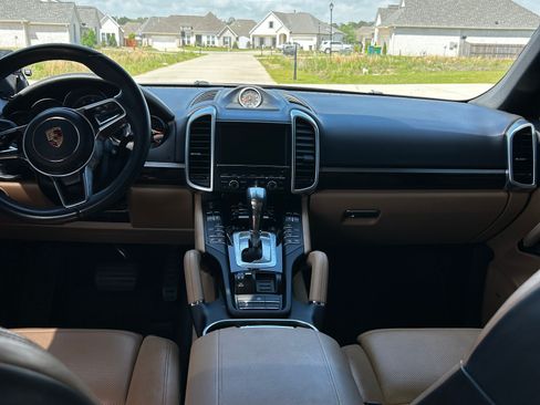 Used 2016 Porsche Cayenne AWD/4WD image 8