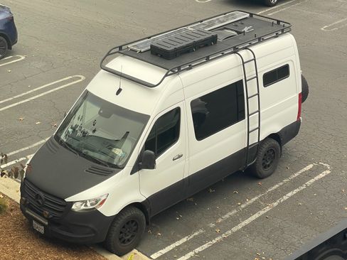 Used 2019 Mercedes-Benz Sprinter 2500 image 4