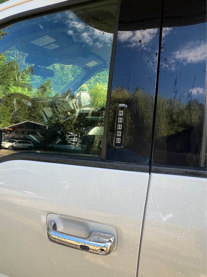 Used 2019 Ford F150 Lariat w/ Equipment Group 502A Luxury AWD/4WD image 8