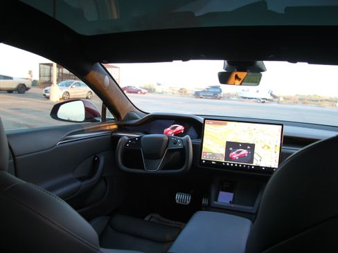 Used 2021 Tesla Model S Plaid image 15