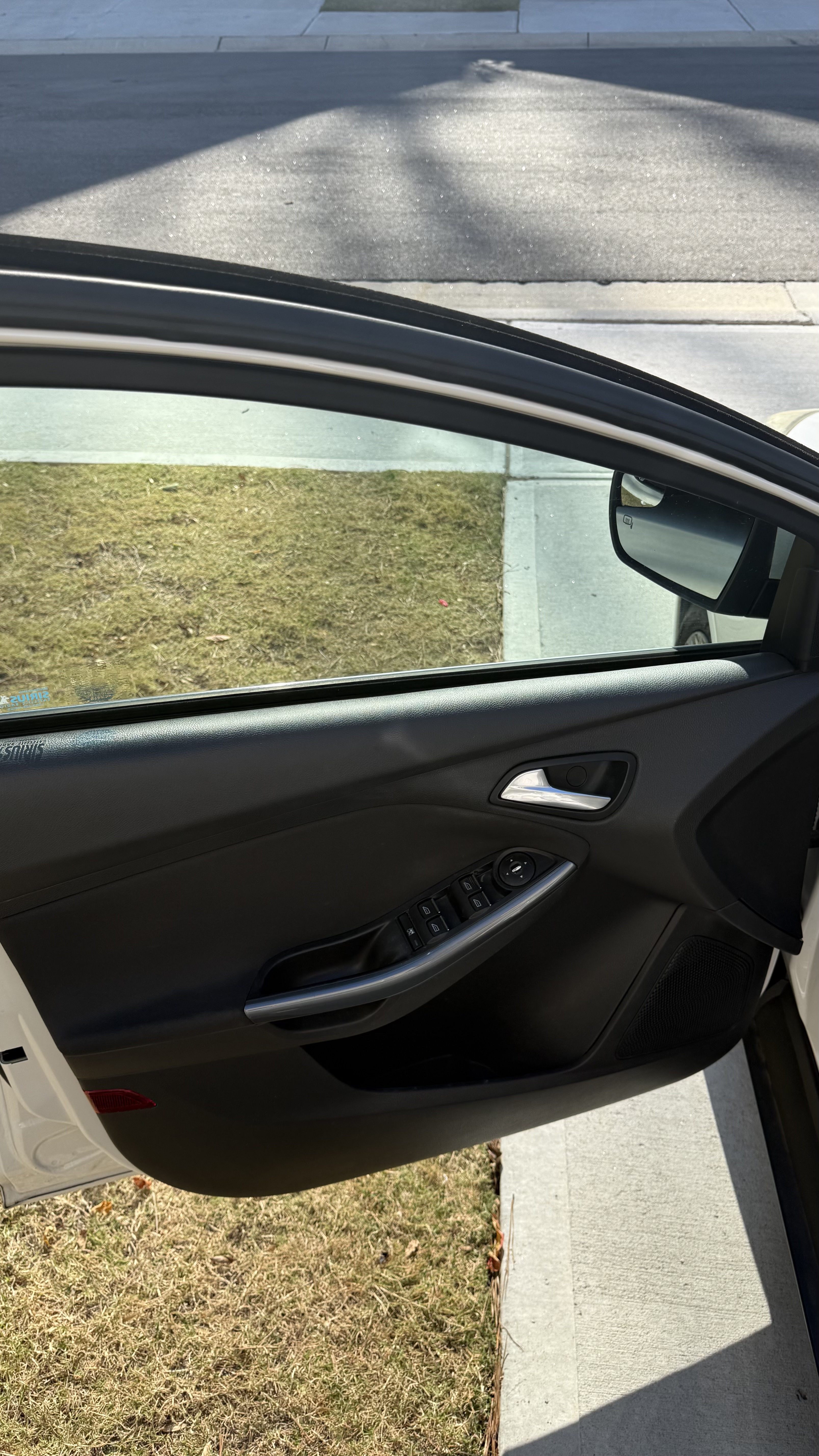 Used 2012 Ford Focus Titanium FWD image 16