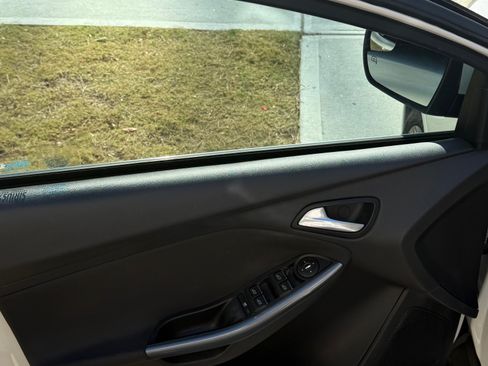 Used 2012 Ford Focus Titanium image 16